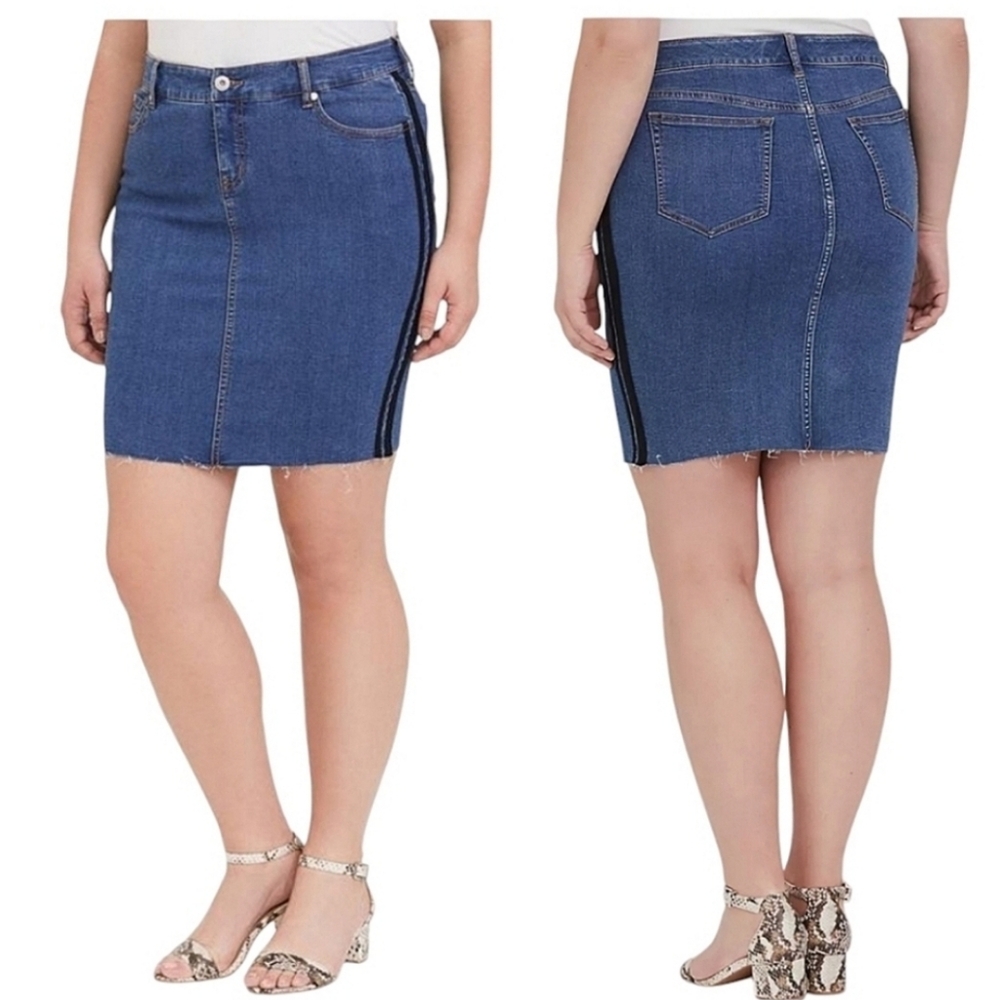 Torrid Denim Mini Skirt Sz 22